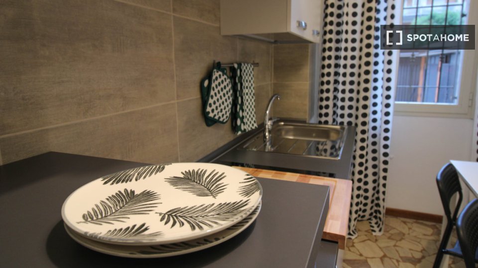 Double room Brescia, 3 beds — photo 8