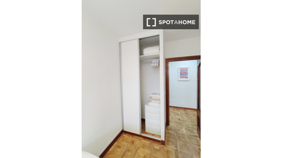 Double room Madrid, 3 beds, 95m² — photo 8