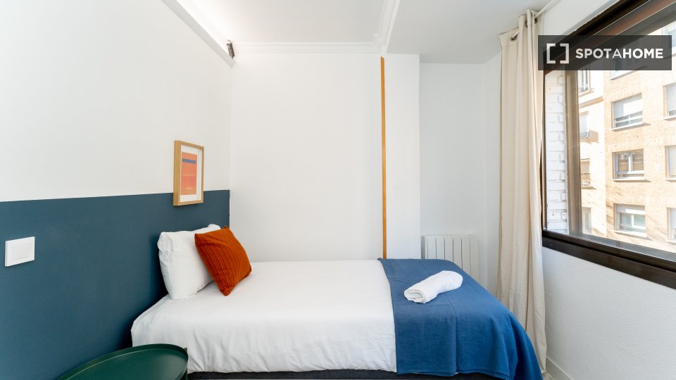 Double room Madrid, 5 beds — photo 13