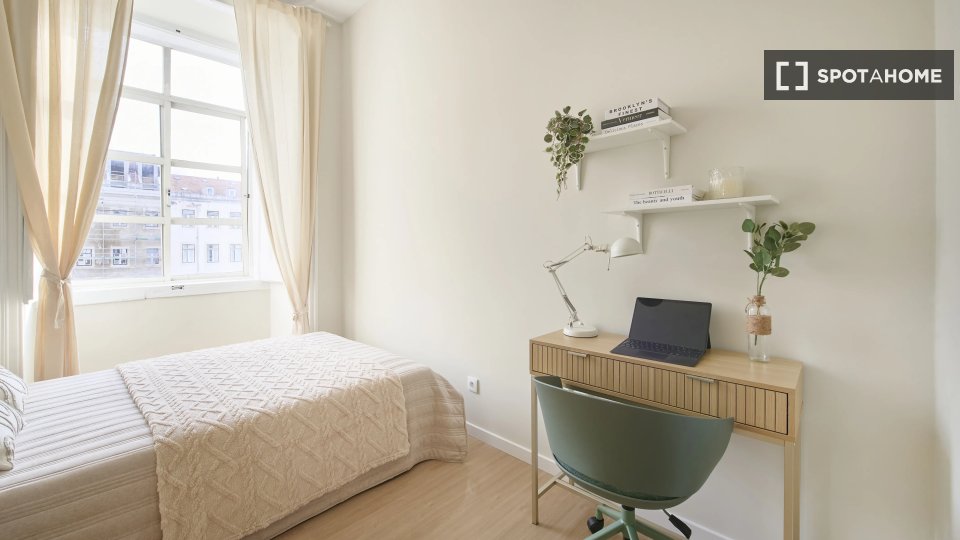 Double room Lisbon, 9 beds — photo 11