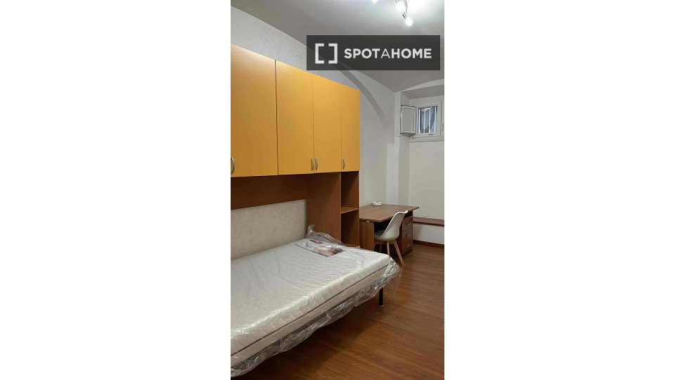 Double room Rome, 3 beds, 80m² — photo 1