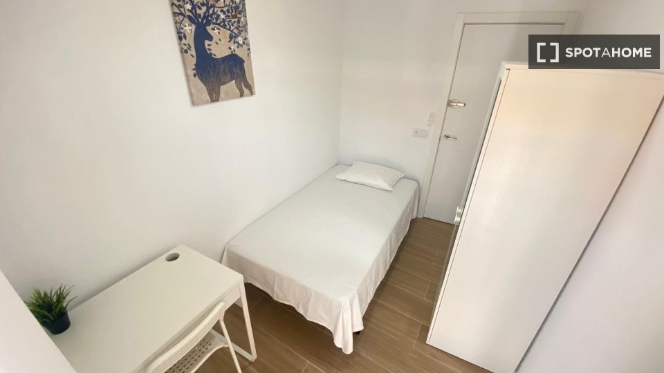Double room Madrid, 5 beds — photo 13