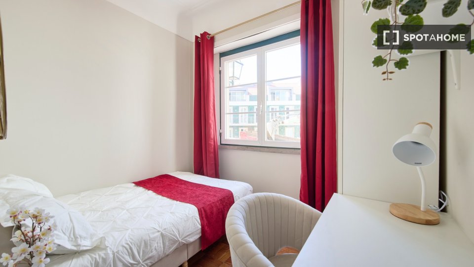 Double room Lisbon, 4 beds — photo 36