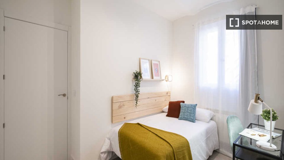 Double room Madrid, 17 beds — photo 57