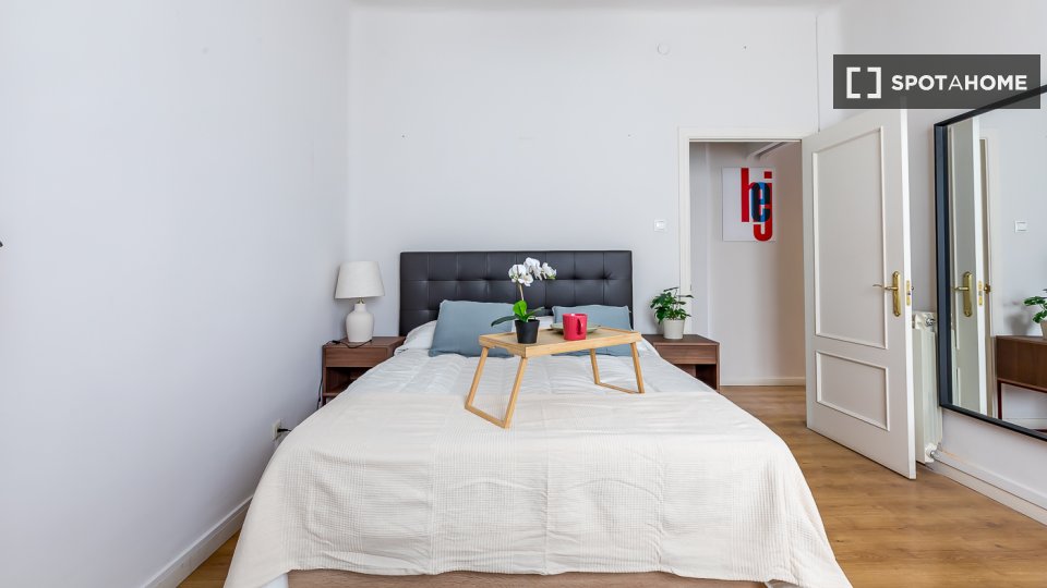 Double room Madrid, 6 beds, 158m² — photo 5