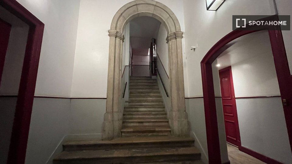 Apartment Lisbon, 2 beds, 84m² — photo 14