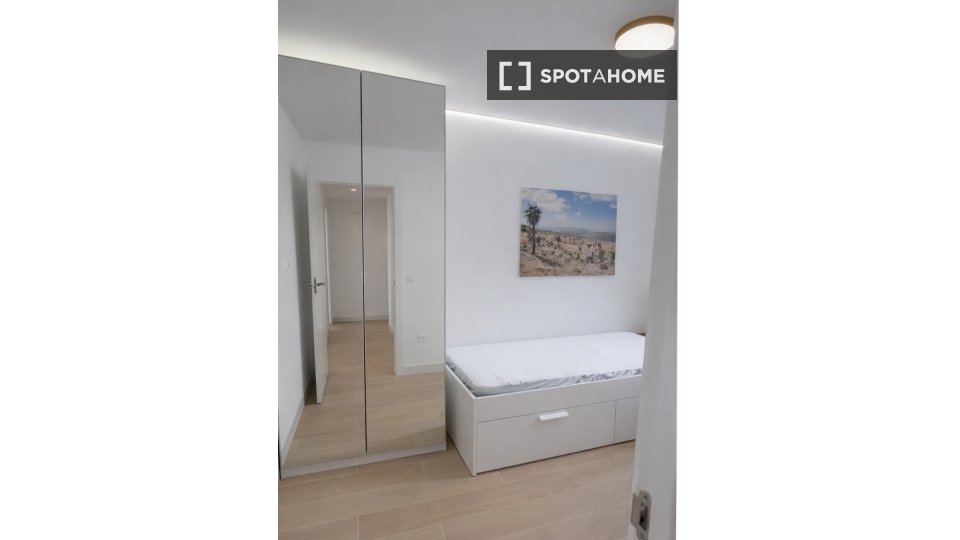 Double room Valencia, 4 beds, 80m² — photo 15