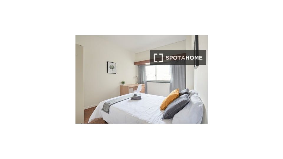 Double room Lisbon, 6 beds — photo 14