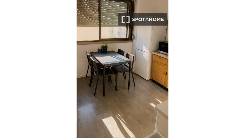 Double room Lisbon, 4 beds — photo 36