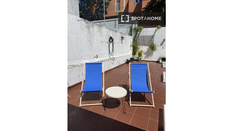 Double room Lisbon, 1 bed — photo 4