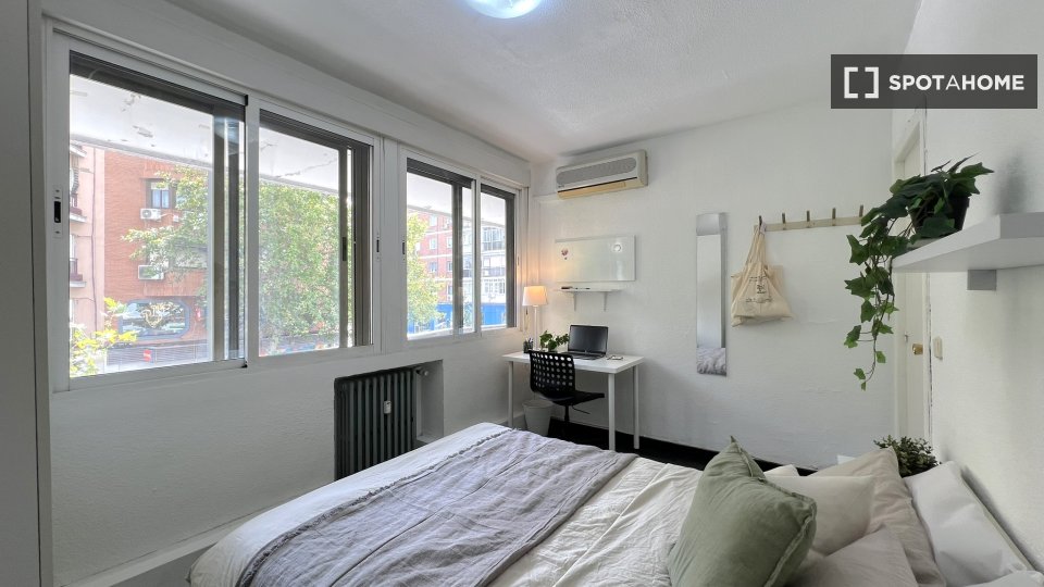 Double room Madrid, 7 beds, 115m² — photo 32