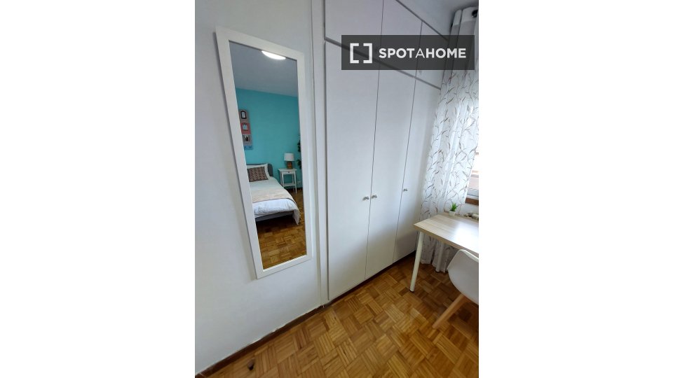 Double room Madrid, 4 beds, 100m² — photo 2