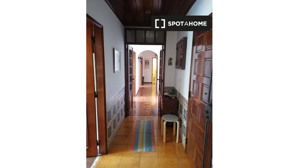 Double room Lisbon, 3 beds, 120m² — photo 16