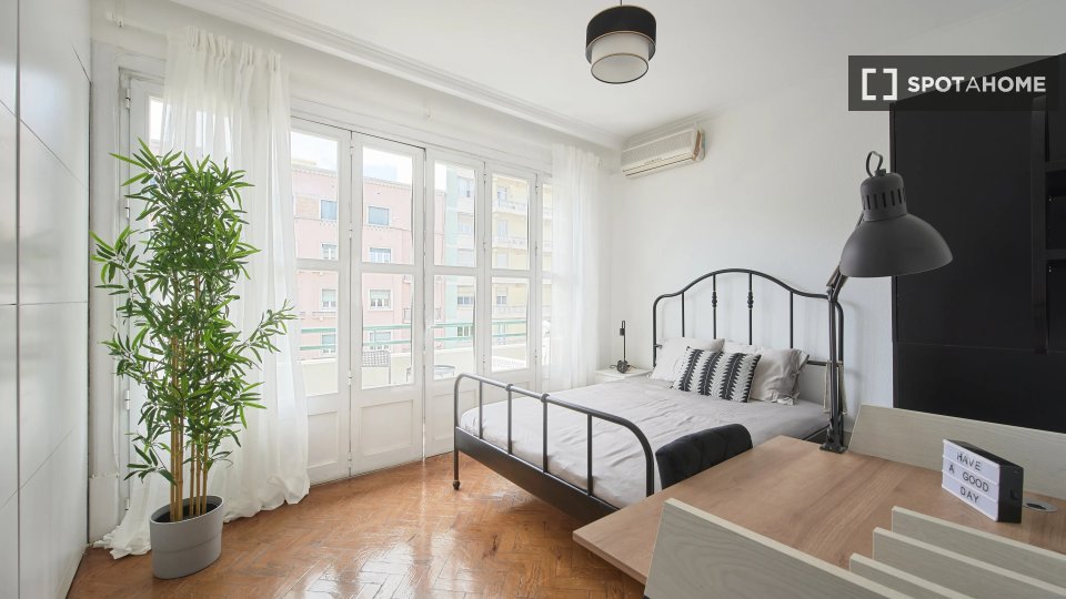 Double room Lisbon, 8 beds — photo 1