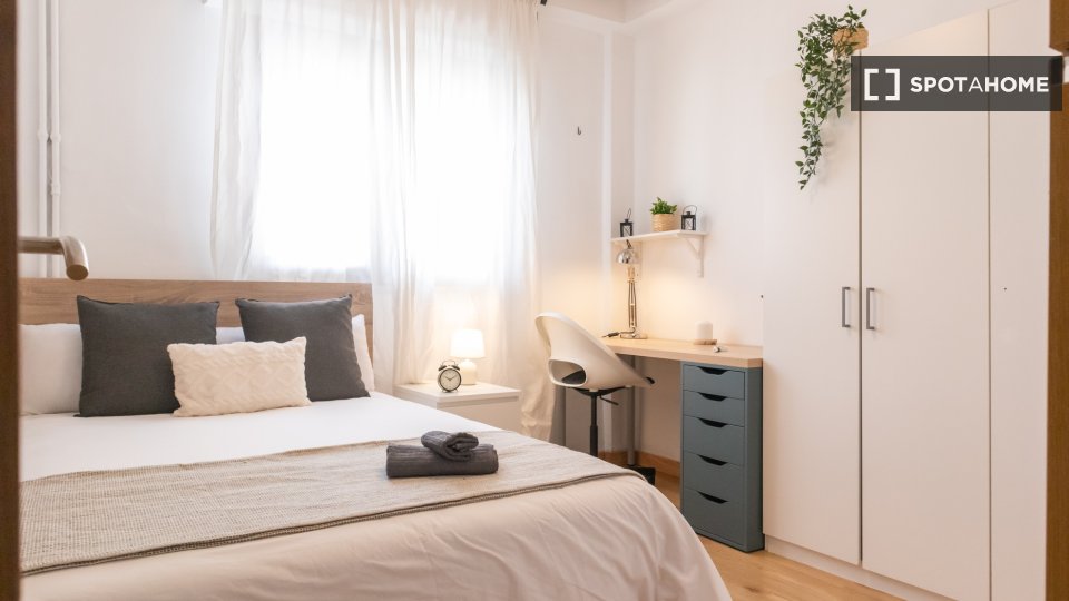 Double room Madrid, 7 beds, 160m² — photo 38
