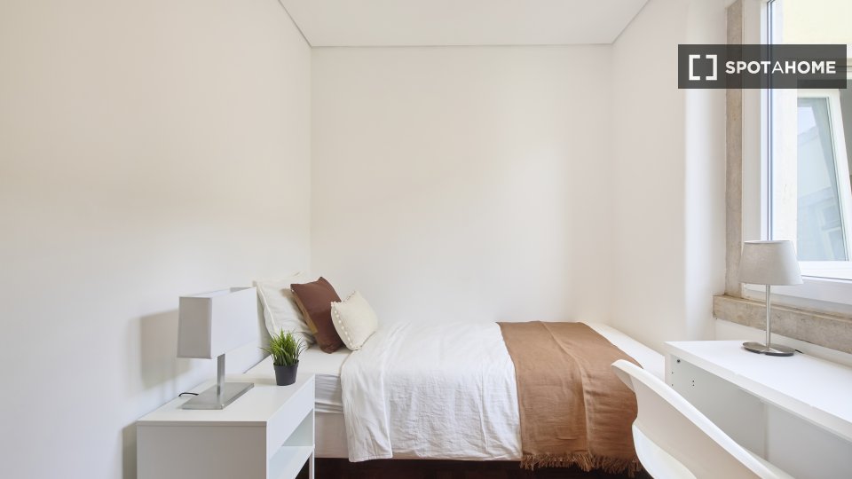 Double room Lisbon, 9 beds — photo 19