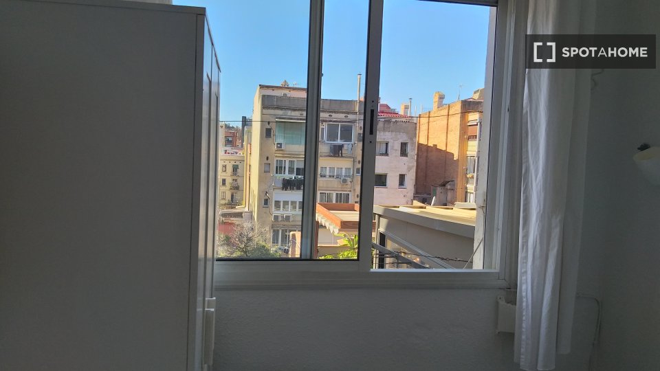 Double room Barcelona, 5 beds, 90m² — photo 8