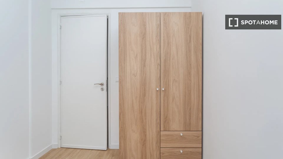 Double room Lisbon, 5 beds — photo 13