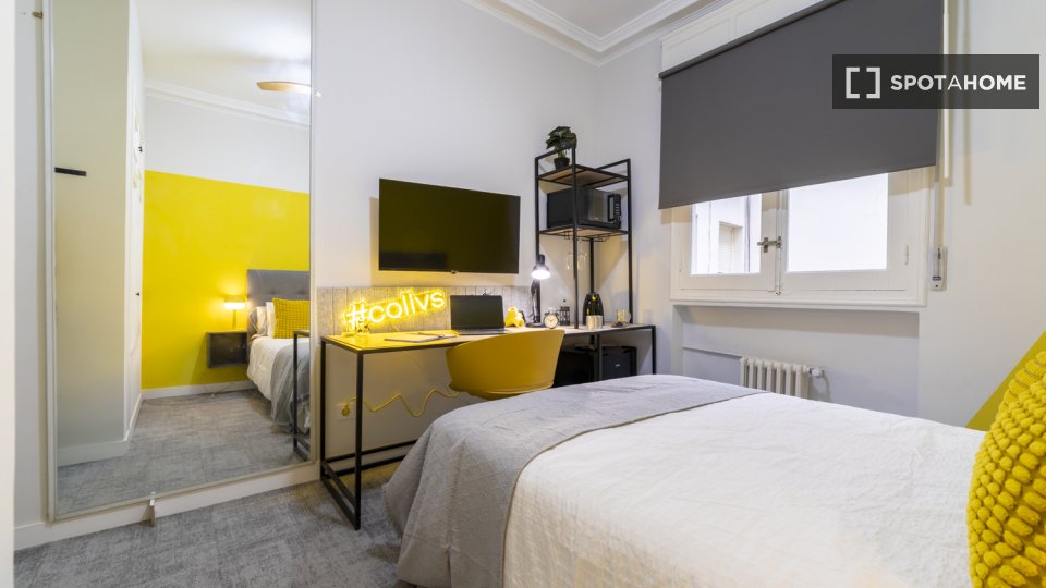 Double room Madrid, 10 beds, 162m² — photo 10