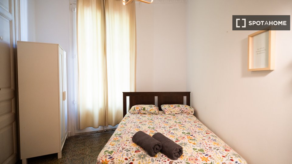 Stanza in appartamento condiviso con 7 posti letto in affitto, l'Antiga Eixample - a Barcellona