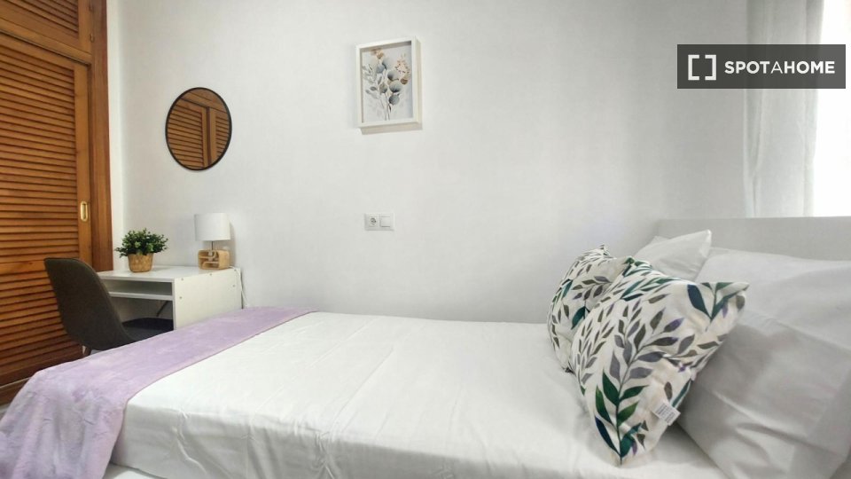 Double room Madrid, 4 beds, 95m² — photo 15