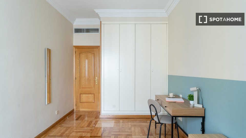 Double room Madrid, 5 beds — photo 1