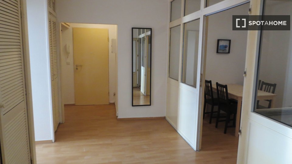 Double room Berlin, 4 beds, 81m² — photo 14