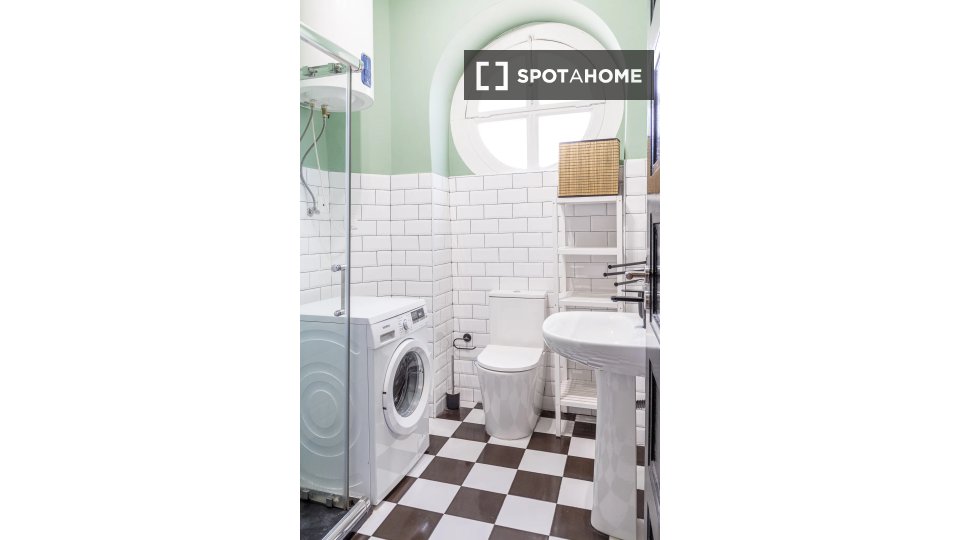 Double room Lisbon, 3 beds — photo 4