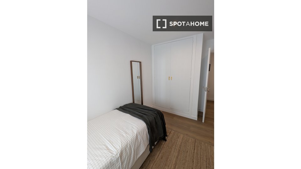 Double room Madrid, 5 beds — photo 1