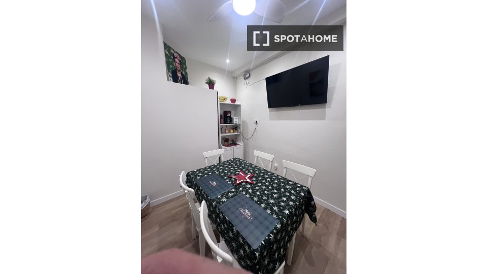 Double room Madrid, 8 beds, 275m² — photo 16