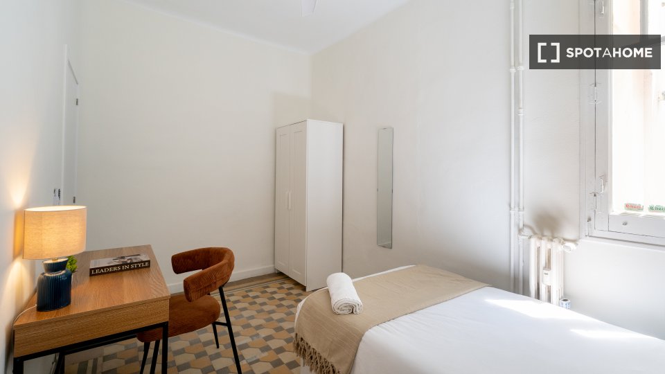Double room Madrid, 7 beds — photo 11