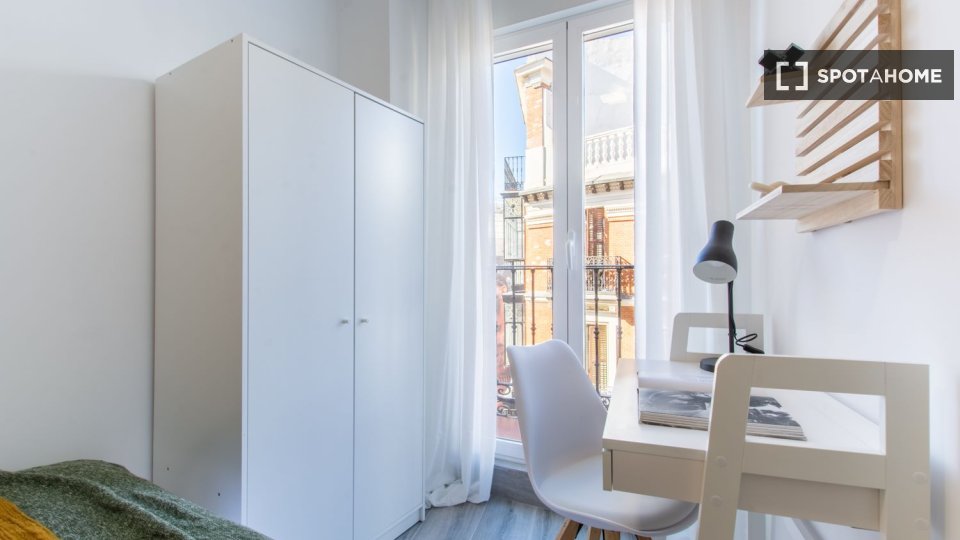 Double room Madrid, 8 beds — photo 12