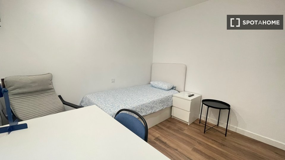 Double room Madrid, 6 beds — photo 2