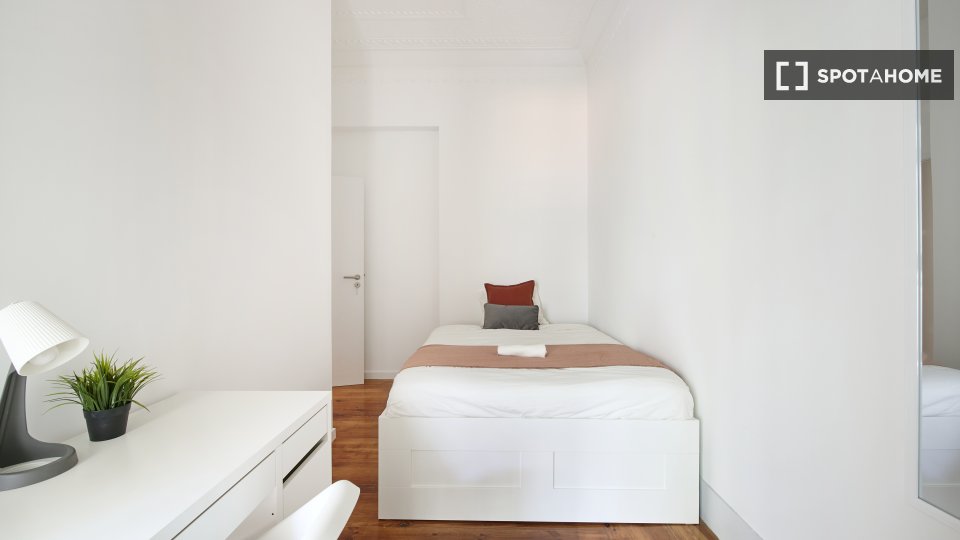 Double room Lisbon, 8 beds — photo 18