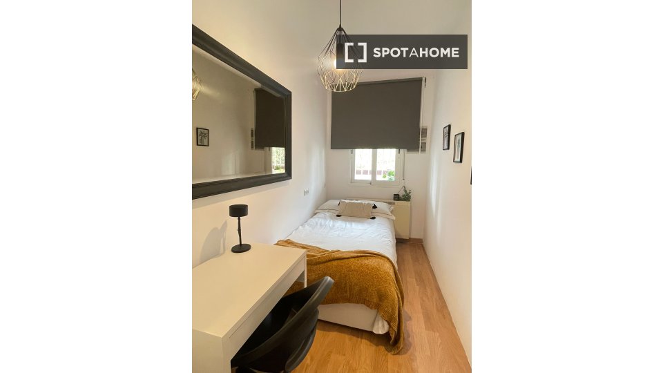 Double room Madrid, 3 beds — photo 9