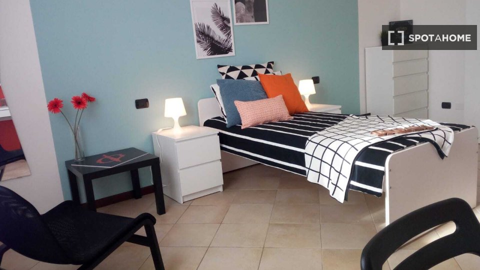 Double room Brescia, 3 beds — photo 11