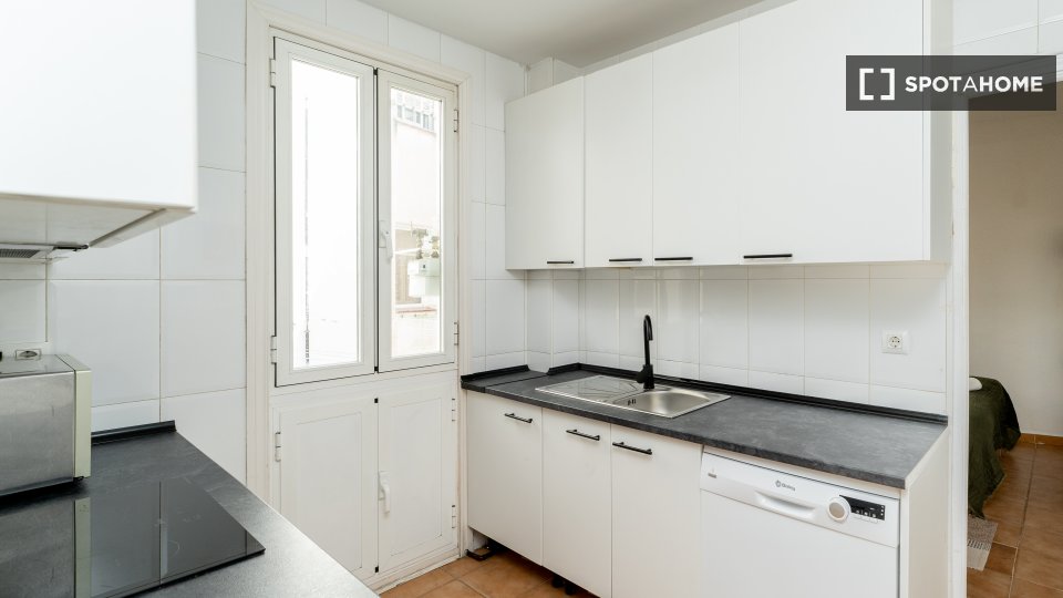 Double room Madrid, 5 beds — photo 35
