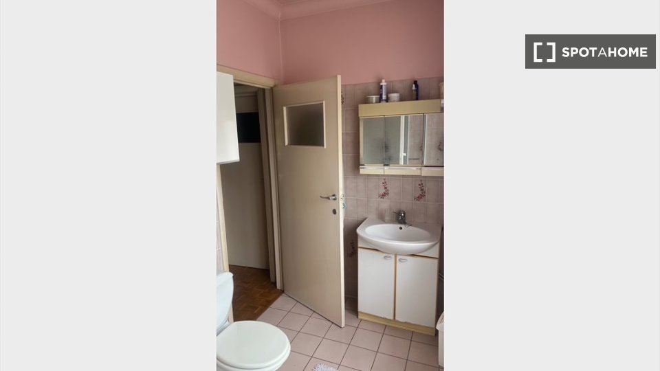 Double room Liege, 1 bed, 160m² — photo 2