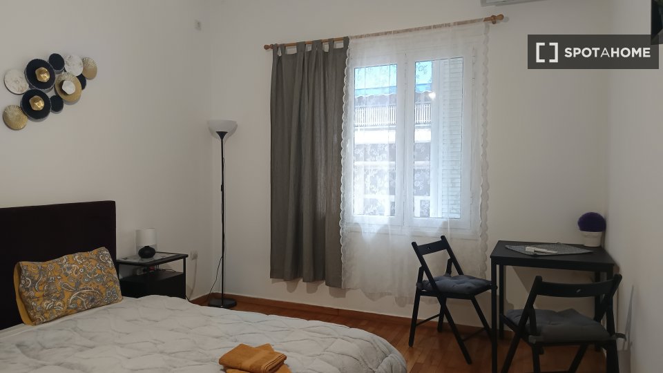 Double room Athens, 4 beds, 97m² — photo 3