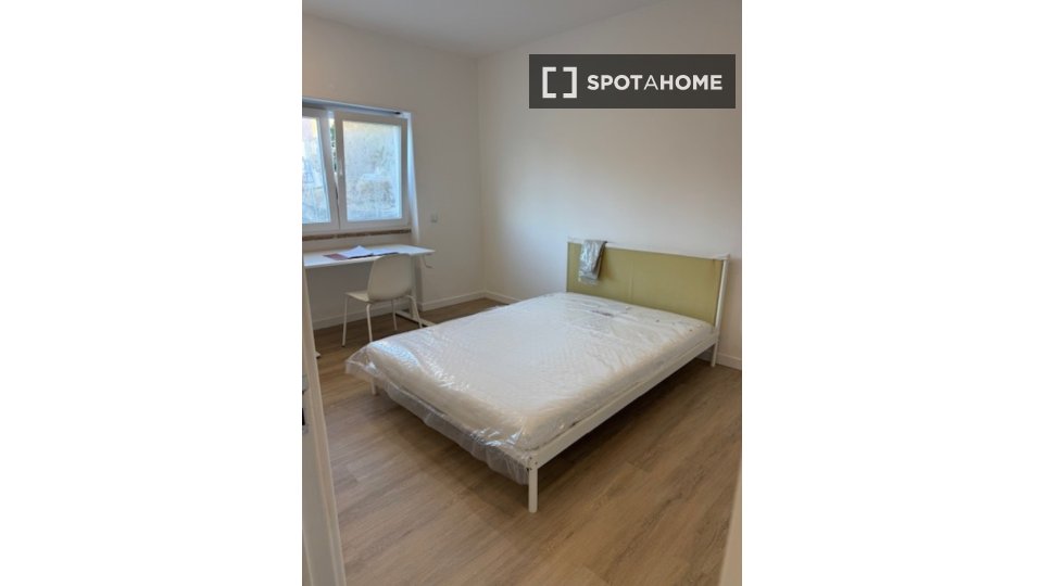 Double room Lisbon, 2 beds — photo 1