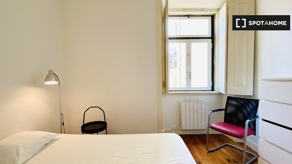 Apartment Lisbon, 2 beds, 75m² — photo 13
