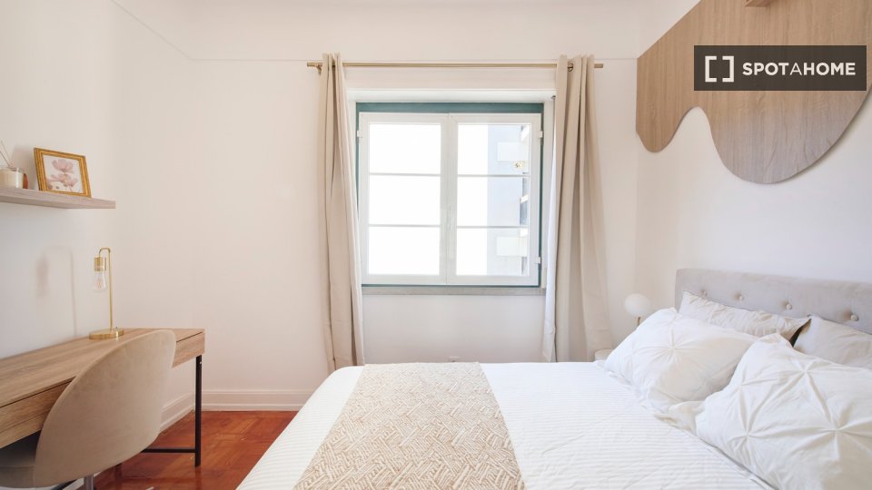 Double room Lisbon, 4 beds — photo 12