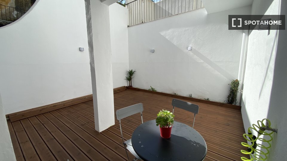 Apartment Lisbon, 2 beds, 70m² — photo 14