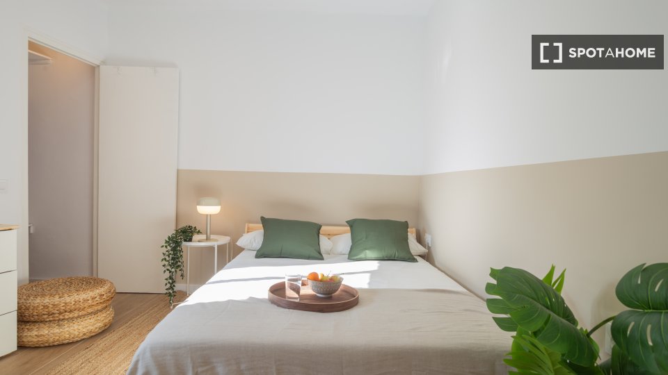 Double room Barcelona, 7 beds, 136m² — photo 14