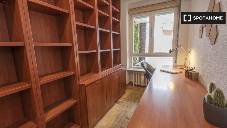 Double room Madrid, 6 beds, 150m² — photo 13