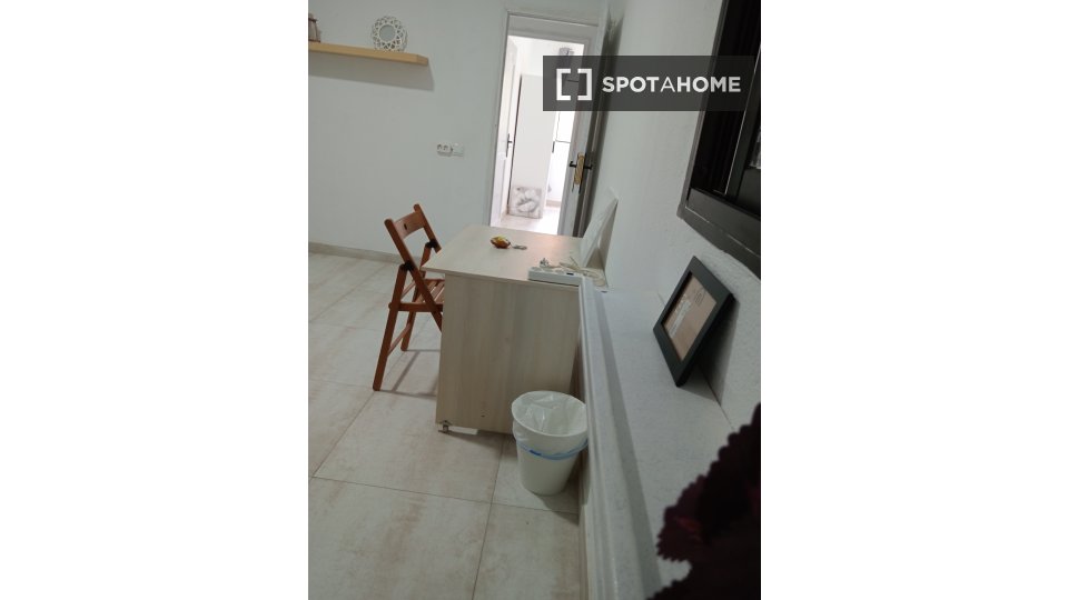Double room Santa_Cruz_De_Tenerife, 3 beds, 75m² — photo 40