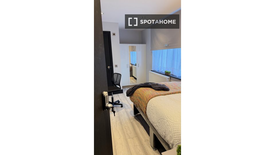 Double room London, 6 beds, 147m² — photo 17