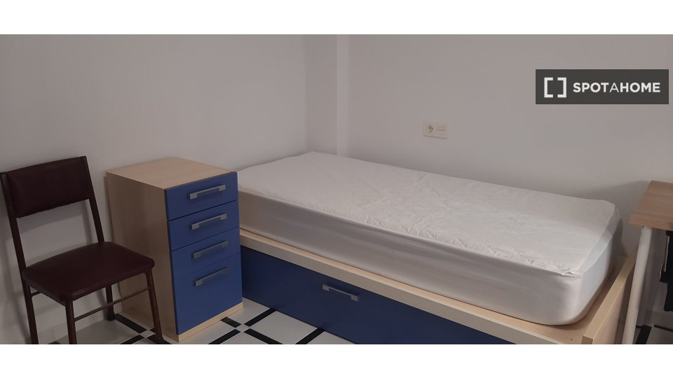 Double room Granada, 4 beds, 80m² — photo 1