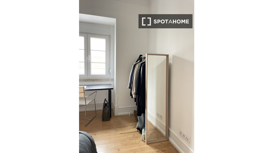 Double room Lisbon, 4 beds, 15m² — photo 12