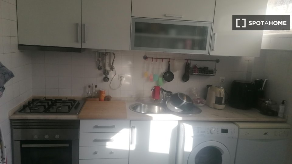 Double room Lisbon, 3 beds — photo 1